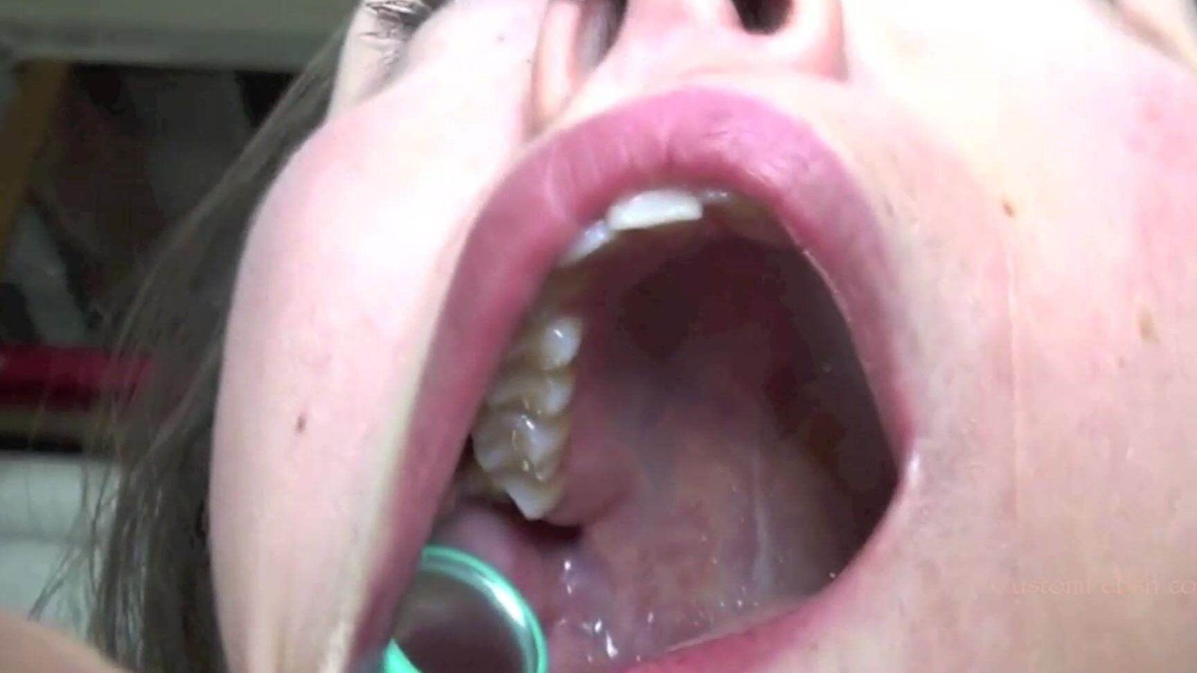 Custom Fetish Ava Shows You Her Mouth