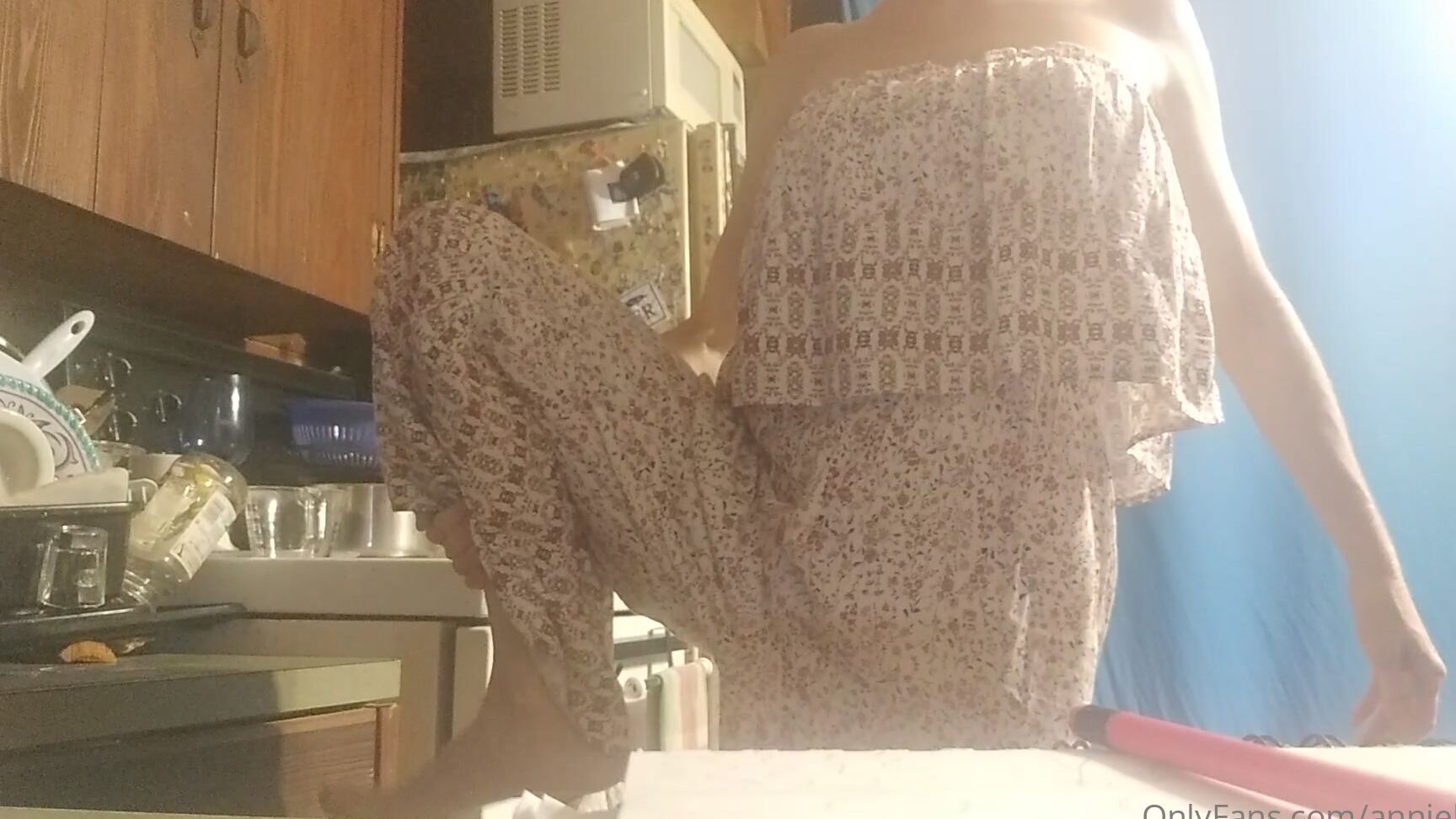 Anniebody The Good Morning Post Brings You Kinda Yoga In Pure Voyeur View Enjoy Voyeurview Kinda