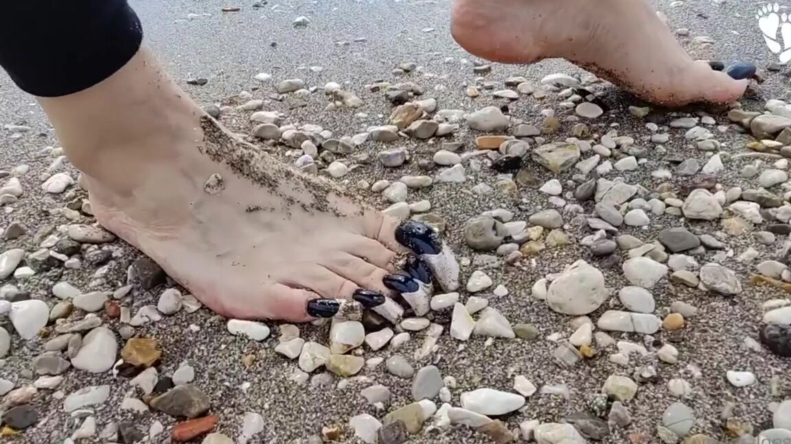 Lora Long Nails Nicknamed Loralongnails Onlyfans Walking Along The Seashore Long Black French Square Nails