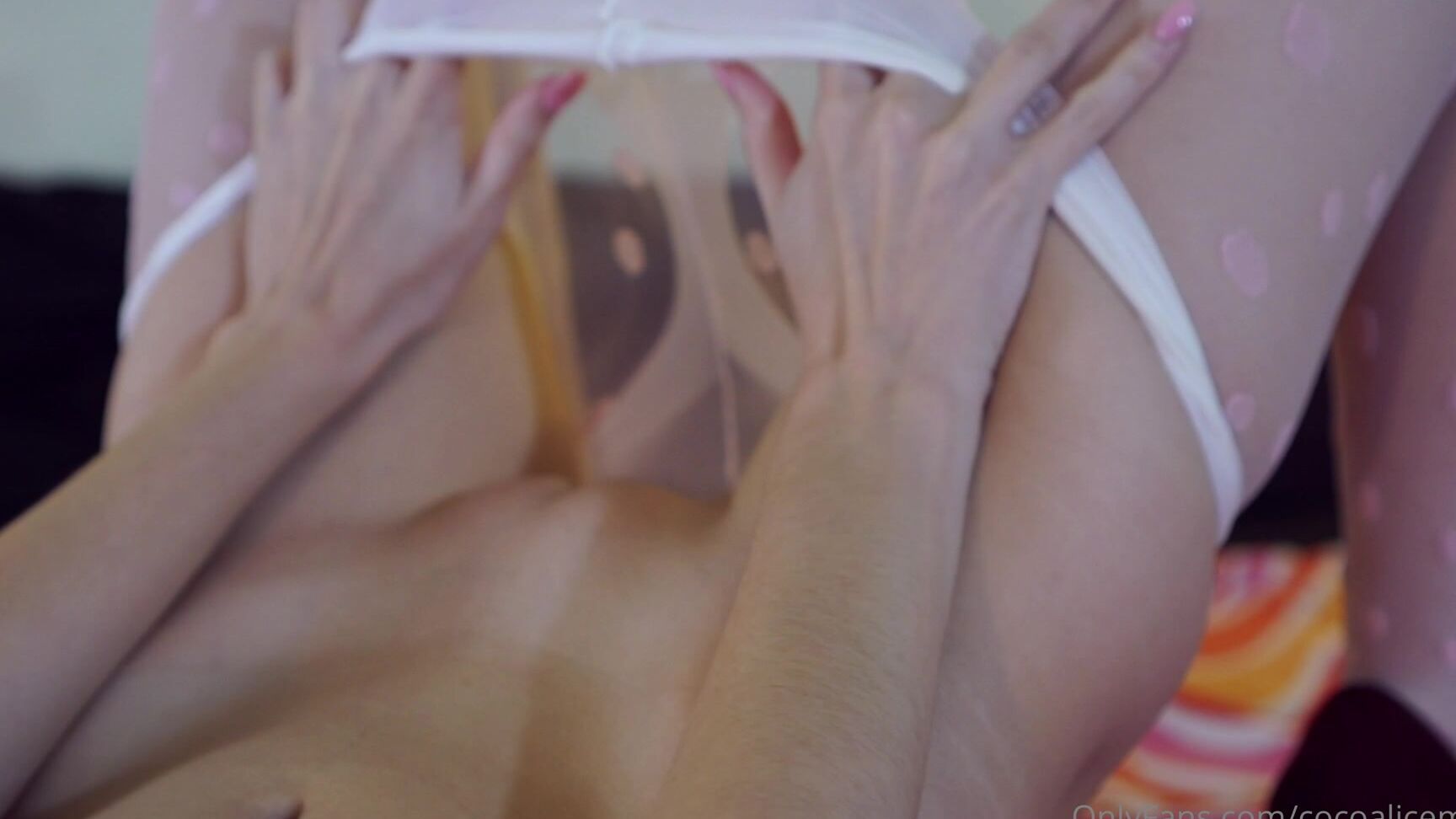 cocoalicemodel-23-05-2021-2116591553-i-love-my-new-nails