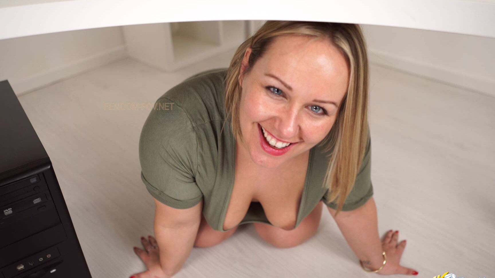 Downblousejerk 2018 05 30 Ashley Rider Nipples On Show