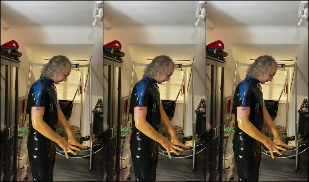 Avavonmedisin The Dressing Of My Gimp Step By Step Latex Encasement Of My Rubber Toy Gloves Mits And