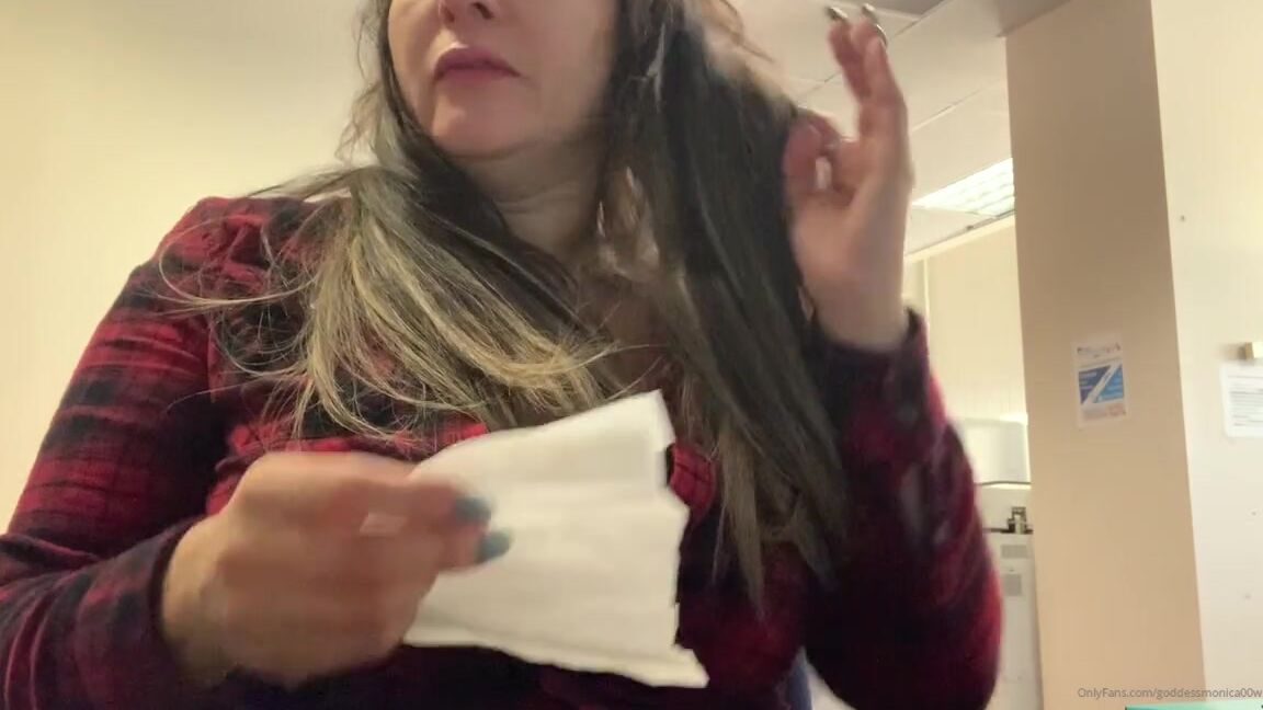 Goddessmonica00W Onlyfans So You Want To See Me Blow My Nose Per Fan Requestp
