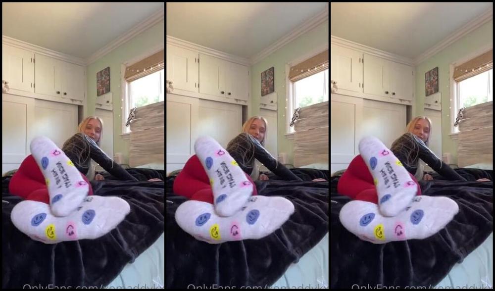 Goddess Kaylee Aka Xomaddykxo Onlyfans Can U Resist My Perfect Feet Tucked Away In Cute Ankle Socks Stay Edging For Me Babep