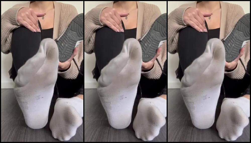 Sarina Jones Nicknamed Sarinajones 06 26 2024 Onlyfans Video Im Taking Off These Dunks To Present You My Dirty Socks