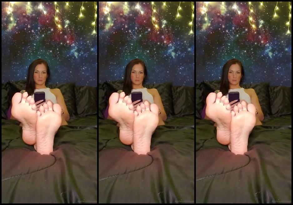 Mssjada Nicknamed Mssjada Onlyfans Sitting On My Bed Showing Off My Little Soft Soles In A Little 5 Minute Video