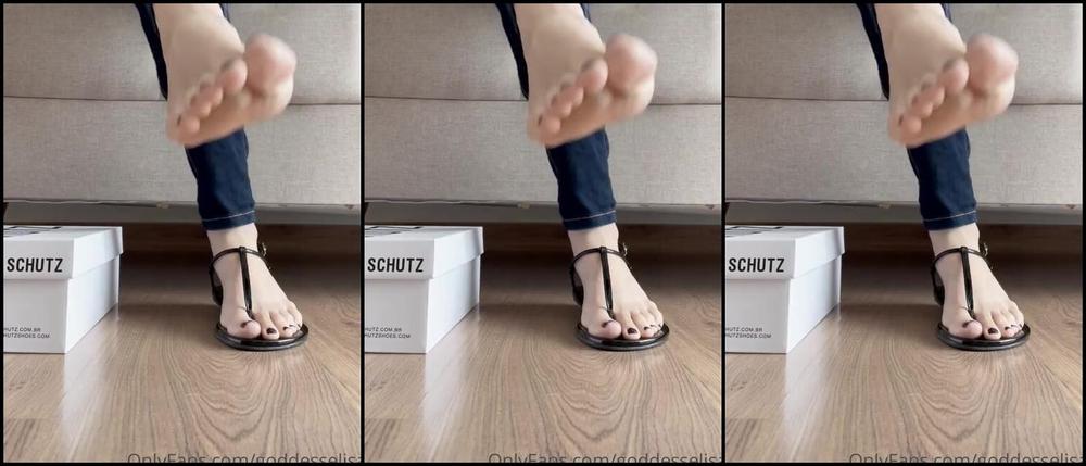 Goddesselisaa Onlyfans A Fan Wanted To Gift Me A High Heel And Asked Me To Choose I Chose This One That Was Perfect