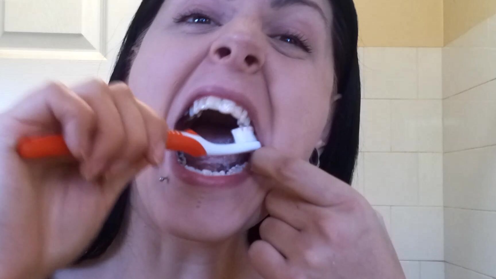 Booty U Brushing My Teeth