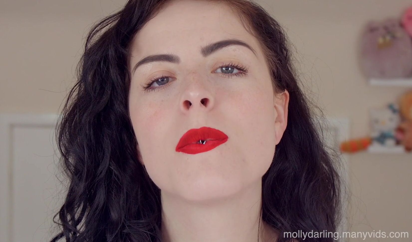 Giantess, Kink, Lipstick Fetish, Mouth Fetish, SFW, Vore giantess-threatens-vore-multiple-angle ManyVids