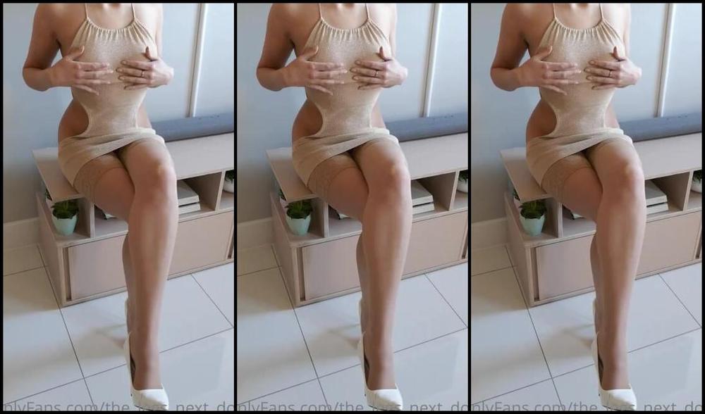 The Legs Next Door Nicknamed The Legs Next Door Onlyfans Say Hello To Your Golden Goddess Annabel