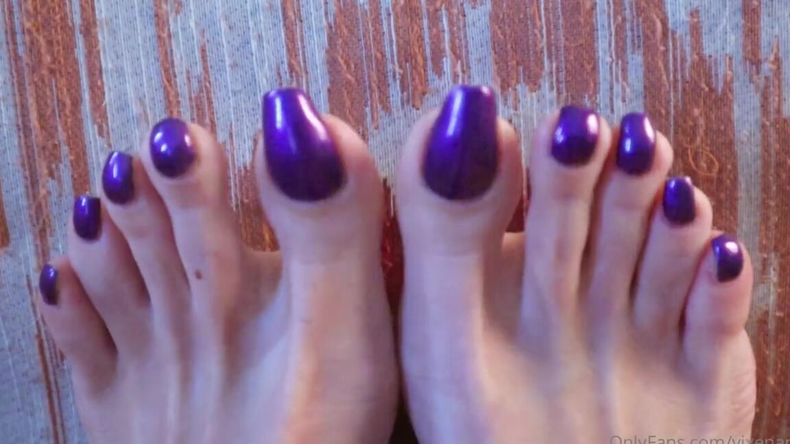 Vixenarches Onlyfans Closeup Of My Long Toenails As I Talk Softly To You