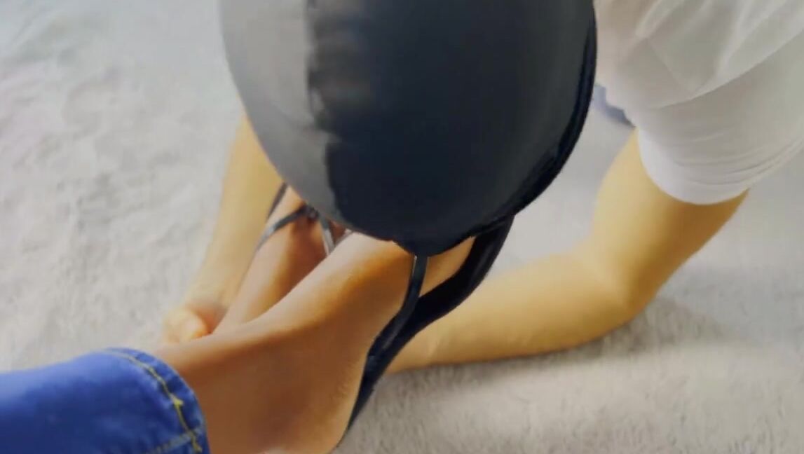 goddess annabelle goddess annabelle s slave cleans her dirty flip flops Clips4Sale