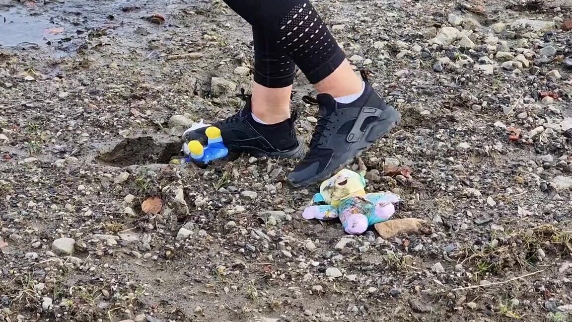 Kats Worn Heels Nicknamed Katswornheels Onlyfans Poor Teddies Crushed Into The Mud Under My Trainers