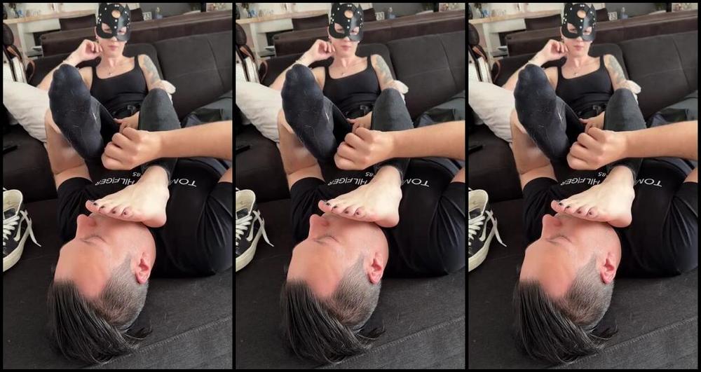 Socksfeet Misstress Nina Onlyfans 06 09 2024 How Much Do You Want To Be In My Slaves Place While He Smells My Smelly