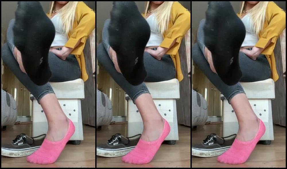 Emmysfeetandsocks Aka Emmyfeetandsocks Onlyfans Ever Wondered How My Socks Look Like After 8H Of Extreme Shopping Well Here You Go Super Swea 1P