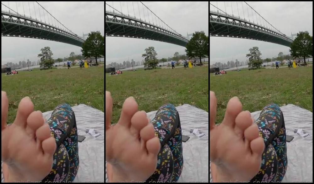 Alexia Ramsey Onlyfans Flashback Feet Friday Bare Feet Bare Nails Bare Face Public Chill Made During The 2020 Pandemi