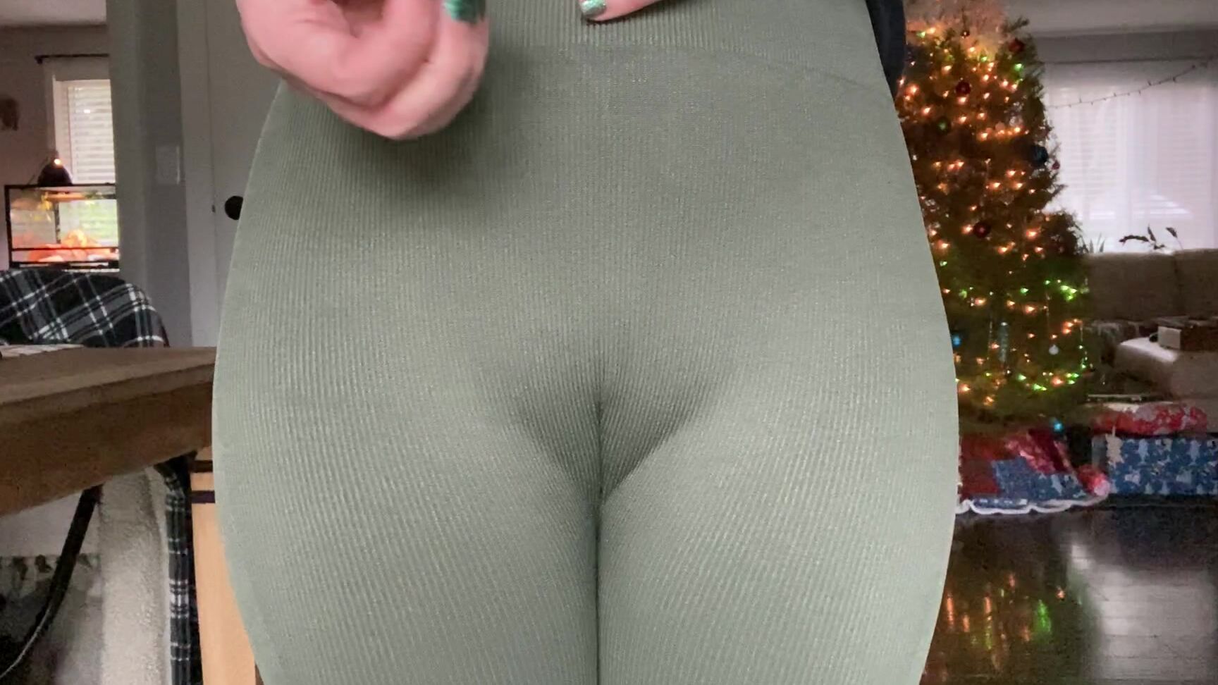 "divinebabe" camel toe, joi, leggings, masturbation encouragement, mommy roleplay Mommy teaches you about cameltoes JOI manyvids