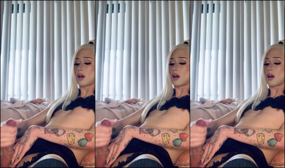 Jennagargles Cumming In My Friends Living Room While She Is Taking A Shower Haha