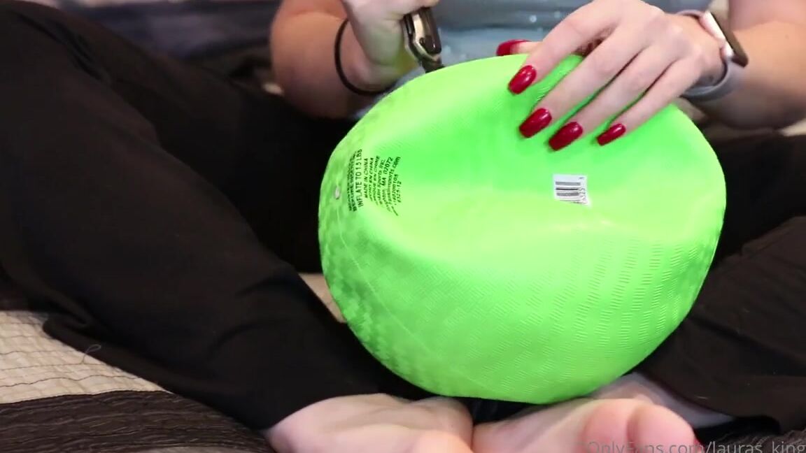 Lalalaura Nicknamed Lauras Kingdom 11 06 2020 Onlyfans Video Lauras Ball Stab With Long Toenails