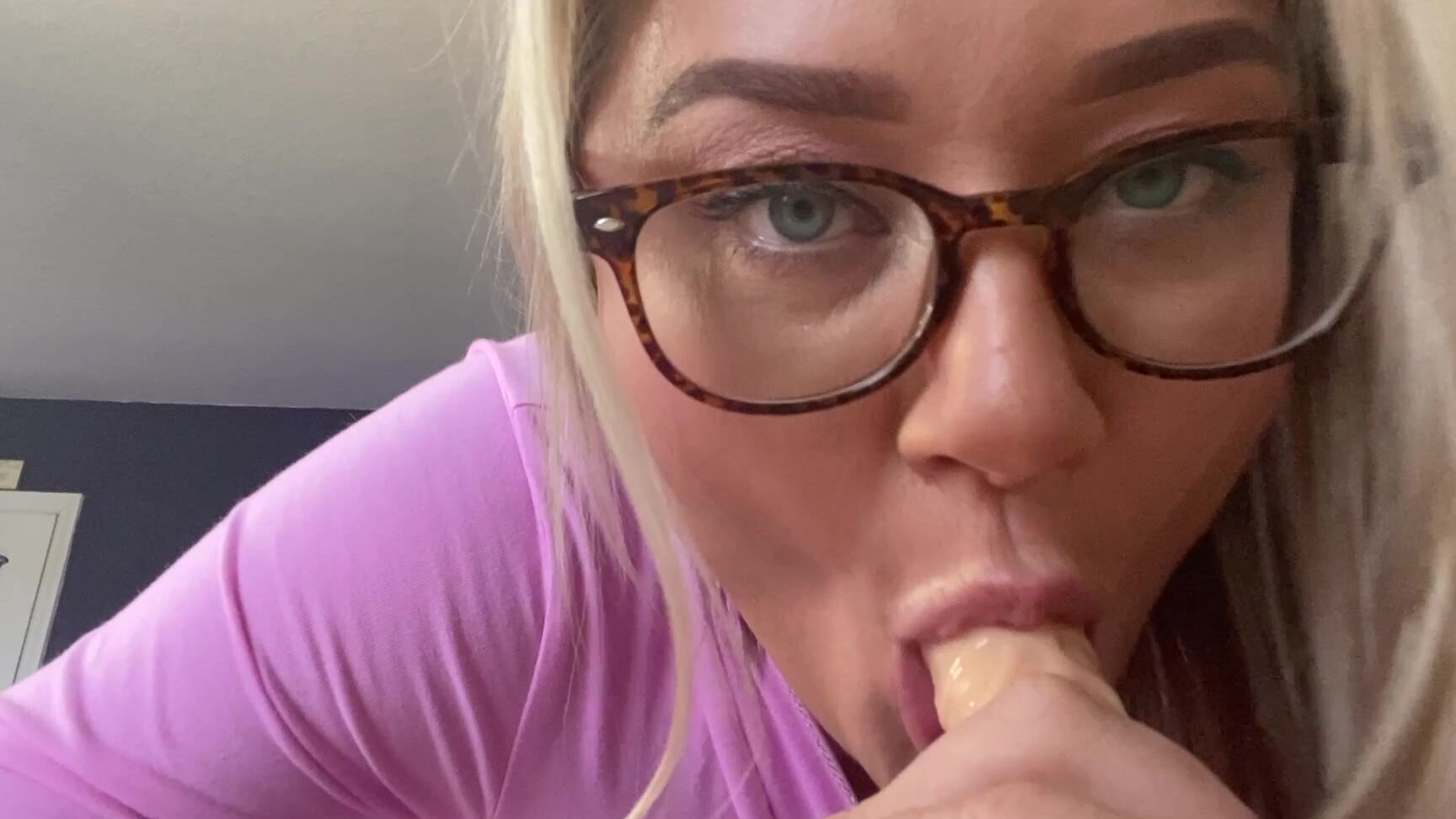 Dildo Sucking, Dirty Talking, Mommy Roleplay, Riding, Role Play mommy-sneaks-in ManyVids