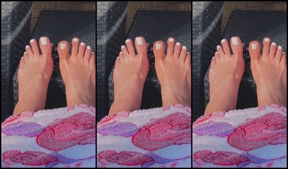 Cuteelisen Nicknamed Cuteelisen Onlyfans I Love It When You Come To See Me And Get Your Cock Off So I M Sitting On The Terrace Now With