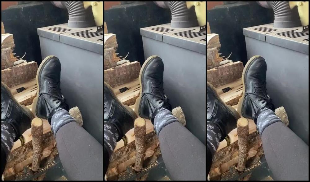 Lezlyan Nicknamed La Little Dancer Feet Onlyfans Where I Live A Lot Of People Have Graragessheds That They Hang Out In All Year