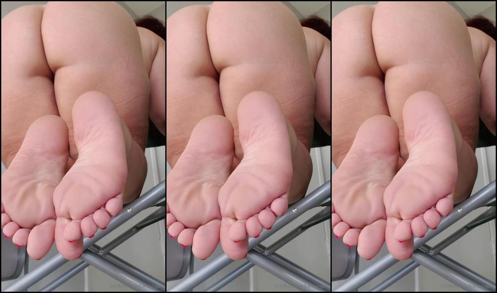 Karaspiggies This Video Is Almost The Same But No Sun