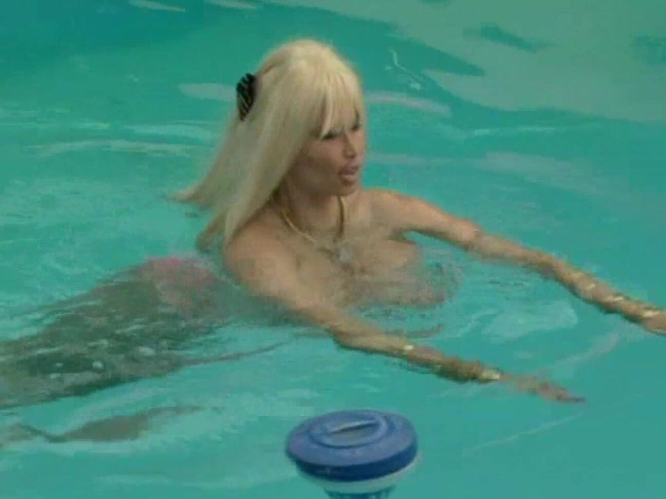 2 Clips Lolo Ferrari Rare Striptease Scene & Interview_1 SiteRip