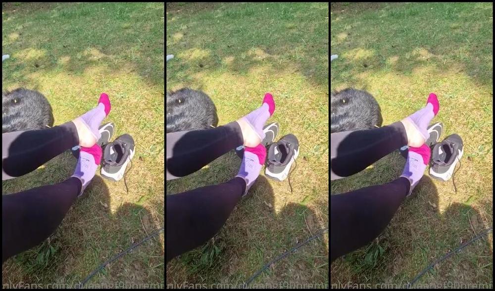 The Foot Queen Of England Aka Queengf90Premium Onlyfans Stinky Feet Love The Heat