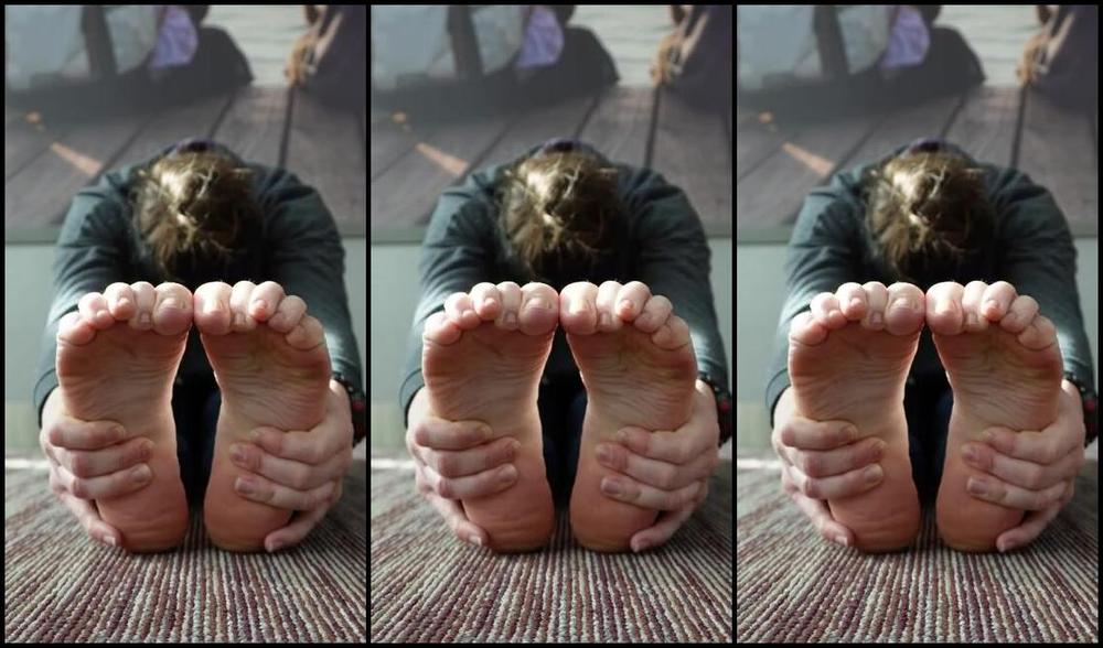 Athletoes Nicknamed Athletoes Onlyfans First Stretch Before Getting On The Planes The First Half Was Blurry But The Sock Removal