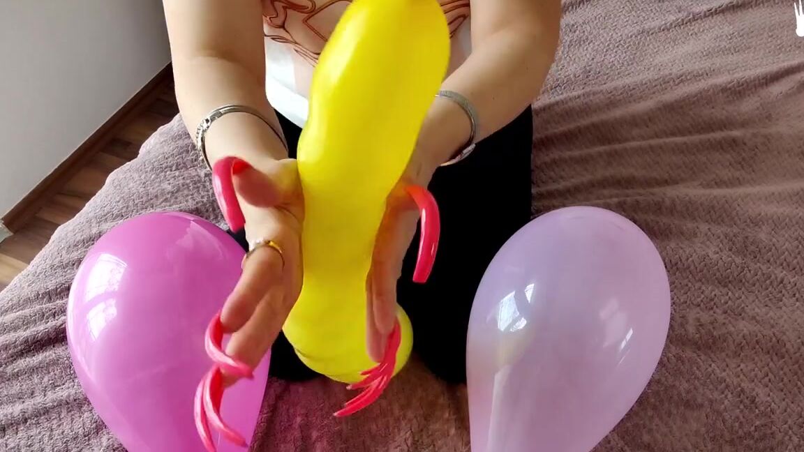 Lora Long Nails Nicknamed Loralongnails Onlyfans Balloon Gameballoon Explosion