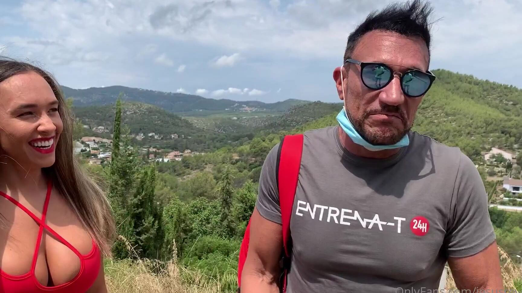 jesusreyesoff-12-12-2020-1435642768-look-in-my-dm-the-street-porn-going-for-a-walk-with-the-rich-brianabanderas-and-the