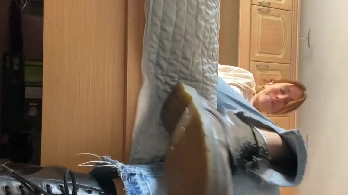 Madeleine Nicknamed Goddessgigantic Onlyfans Always The Same Taller Than Every Door Frame Come Down To My Waist Height And Hang Out There U 2