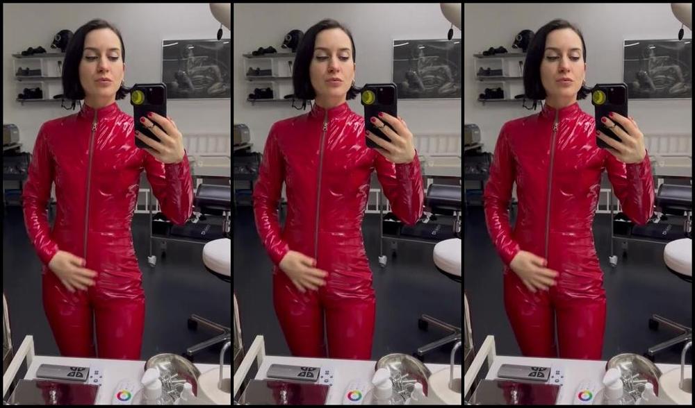 Miss Flora Nicknamed Missfloraberlin Onlyfans Hey Lovelies I Need Your Honest Opinion About This Catsuit I Am Not So Convinced