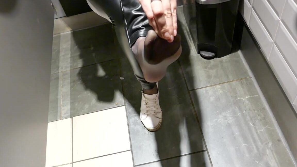 The Legs Next Door Nicknamed The Legs Next Door Onlyfans So Here Is A Teaser Video For You All This Was Taken Just Before The Previous Photoset