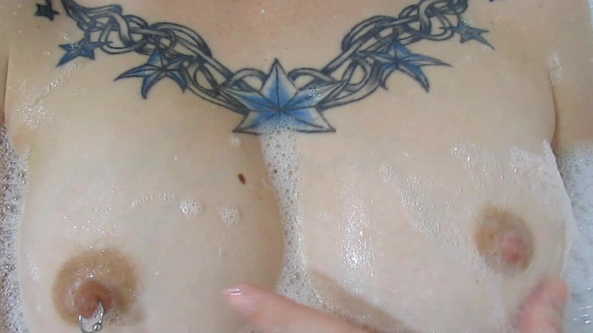 Xxsmiley Perky Tits In The Bathtub