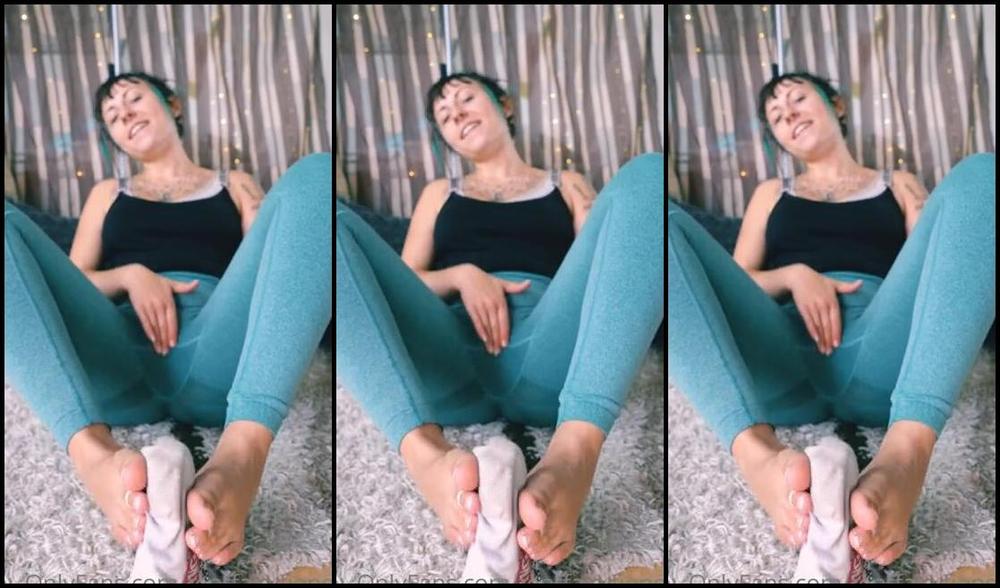 Freakyfjondaxxx Onlyfans 10Min Video Are You Ready To Get Drained By My Sweaty Feet And Arm Pits Me After The Gym Making 10