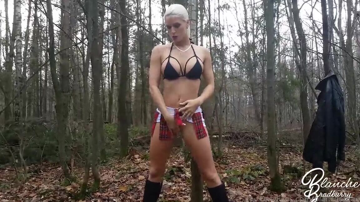 Blanchebradburr In Forest