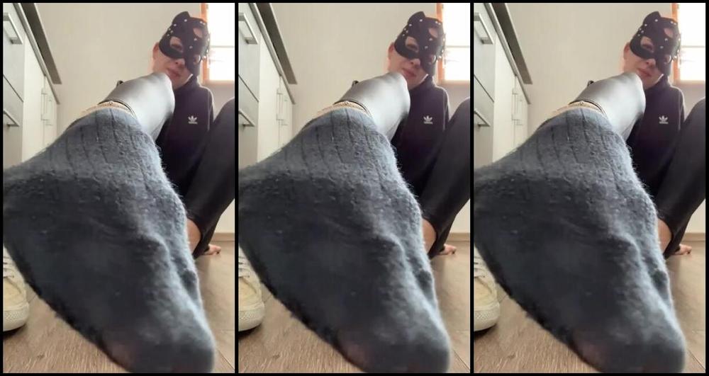 Socksfeet Misstress Nina Onlyfans 10 10 2023 Hello Sweeties Today My Worn Socks You Can Really Feel The Inside Of My Shoes