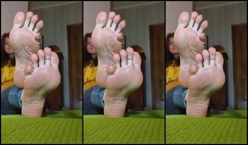 Olga Infinity Aka Olgainfinity Onlyfans Cross Feet Teasing