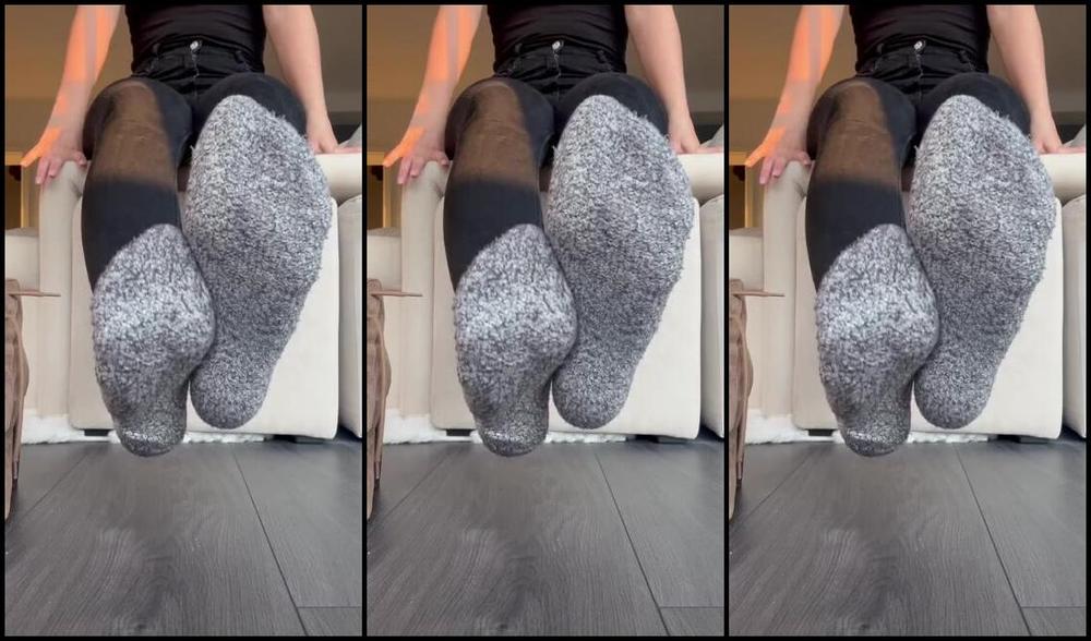 Sarina Jones Nicknamed Sarinajones 12 10 2024 Onlyfans Video Fuzzy Socks Season Just Started Watch My Fuzzy Soles