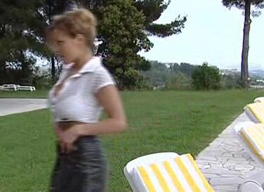 "Nikki Anderson, Dru Berrymore, Karen Lancaume, Bruno SX, Ellen , Marc Barrow, Juana Fernandez, Francesco Malcolm, Daniela Rush, Herschel Savage, Ian Scott, Dino Toscani" Feature À Feu et à Sexe sur la Riviera Marc Dorcel