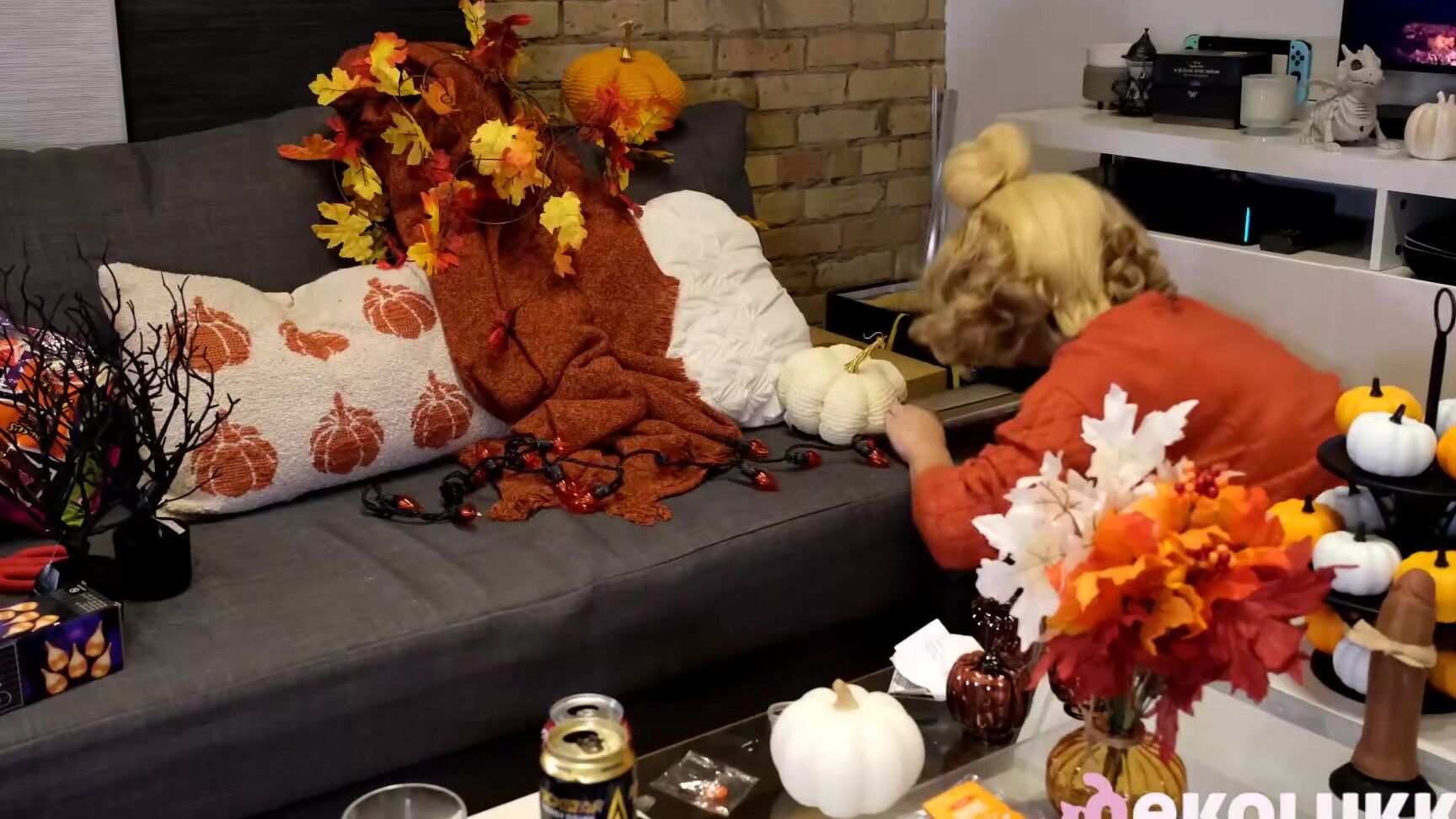 Niiko - female - Happy Costober!! Current cosplay_ Isabelle, help her decorate the town hall for Halloween~ - 2023-10-12-23-49 web cam