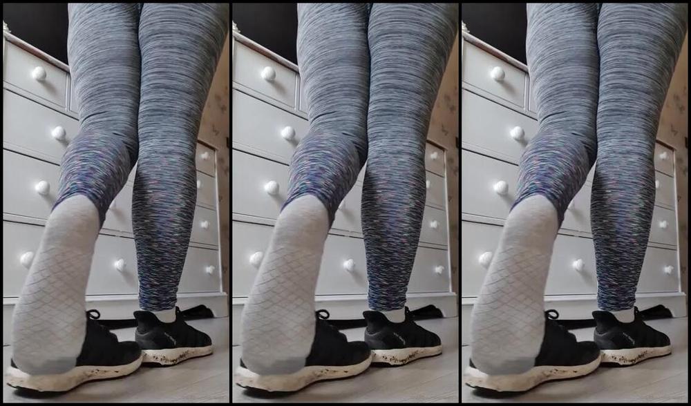 Miss B Nicknamed Missb52S Onlyfans 03 11 2020 Your Morning Veiw Of My Sweaty Feet