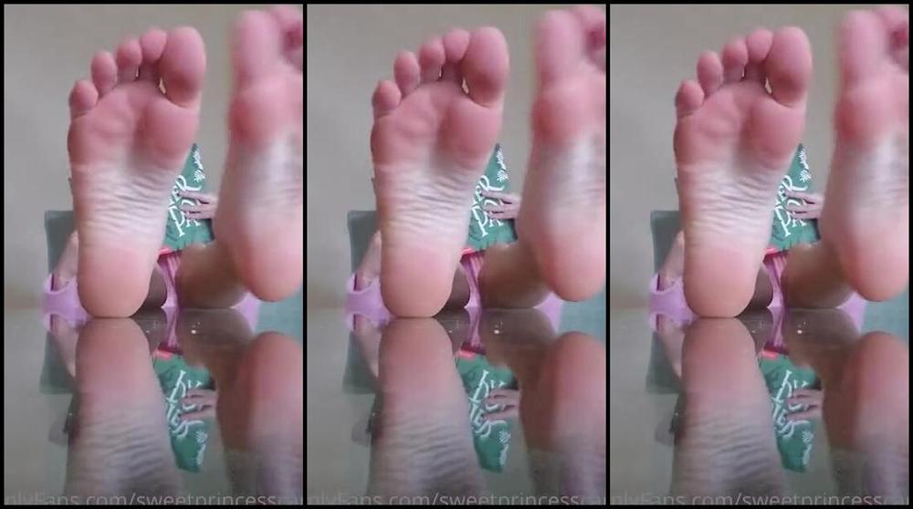 Sweetprincesscandy Nicknamed Sweetprincesscandy Onlyfans Jerk Off While I Read Hihihi Dont Mind Me Staring From Time To Time