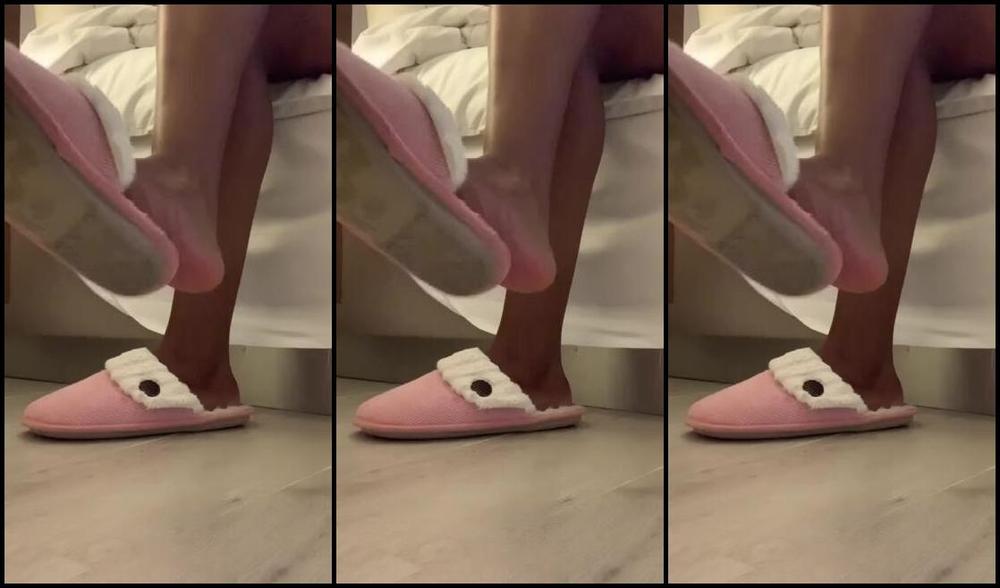 Goddess Dee Aka Welovedee Onlyfans House Slipper Dangle