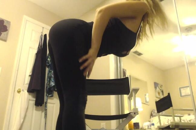 Leggings, Booty Shaking, Booty Clapping, Twerk, White Booty mandynextdoor69 shaking my booty in my leggings ManyVids