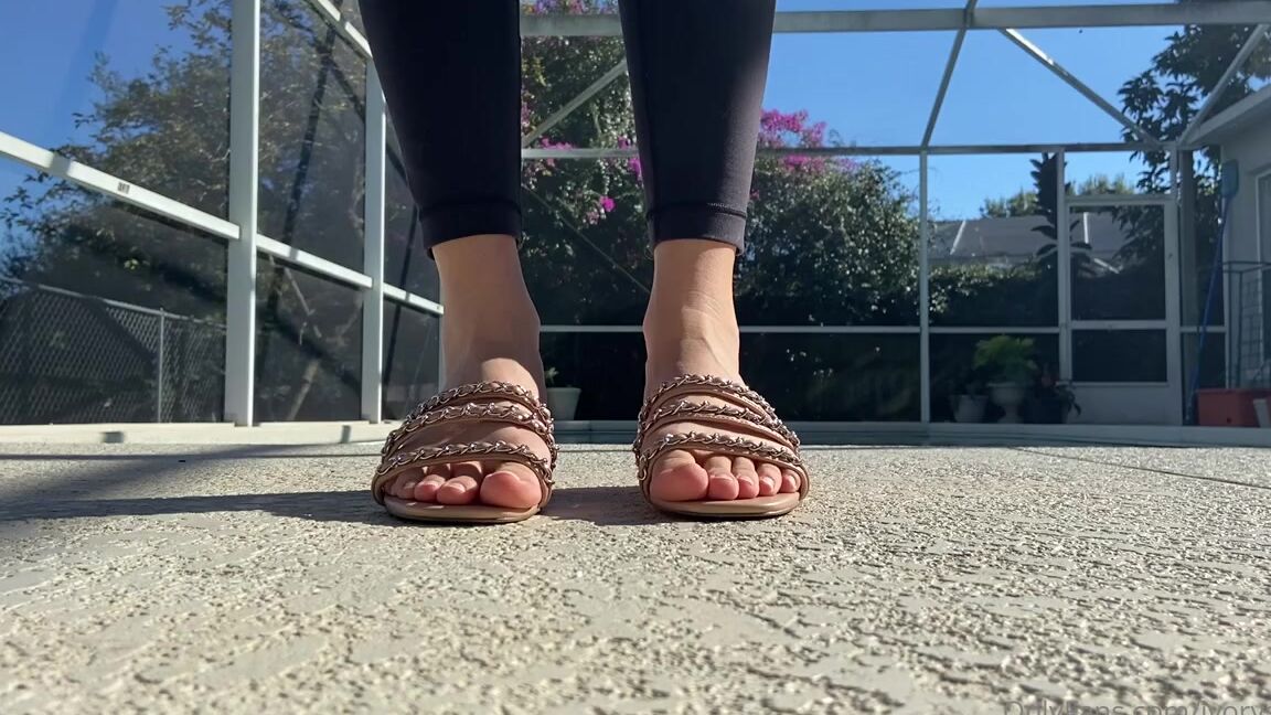Ivorysoles Onlyfans 12 04 2021 Modeling These New Flip Flops I Like How Fancy They Are Who Likes My Toe Nailsp