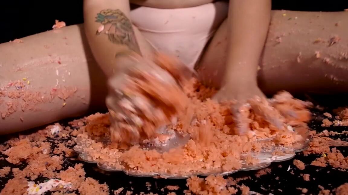 Darladevoursyou Here S Eat The Cake A Psycho Surreal Narrative Of Three Women Crushing And Obsessing Ove