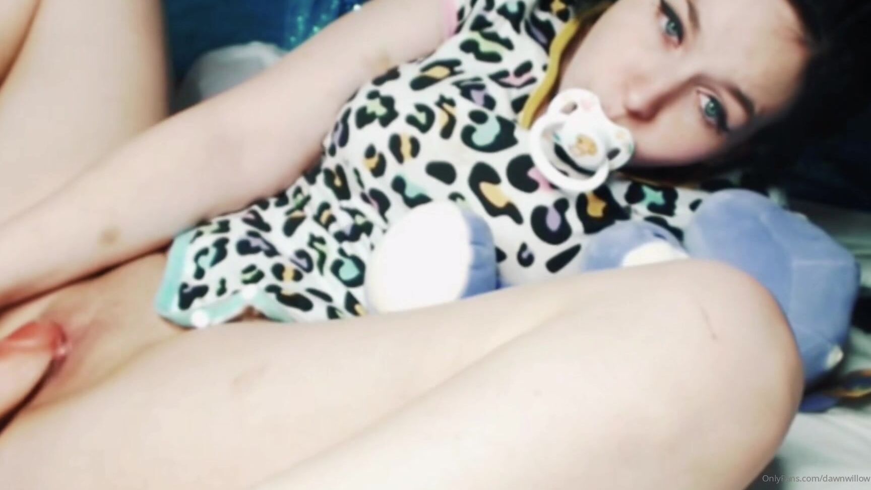 sally-fae-15-11-2019-86753322-daddy-rp-and-tinklesquirt-on-diaper-logitech-quality